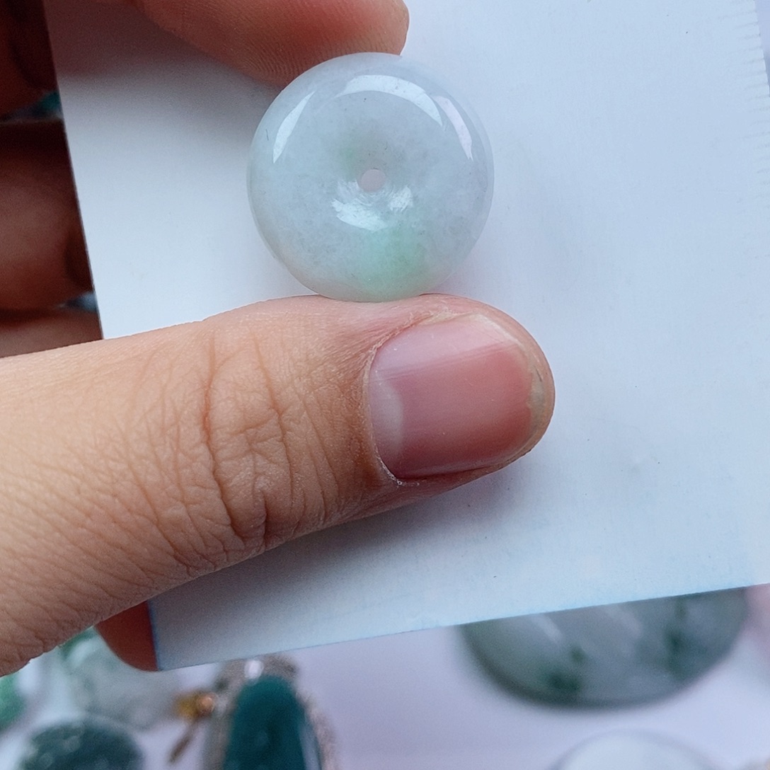 翡翠颈饰未镶嵌纯天然