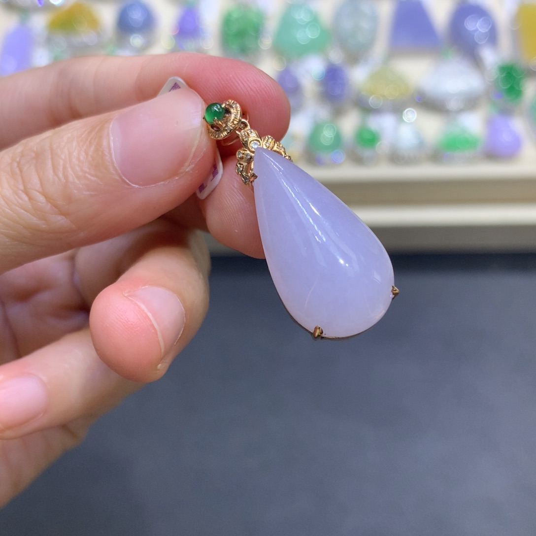 翡翠18K金镶嵌颈饰翡翠