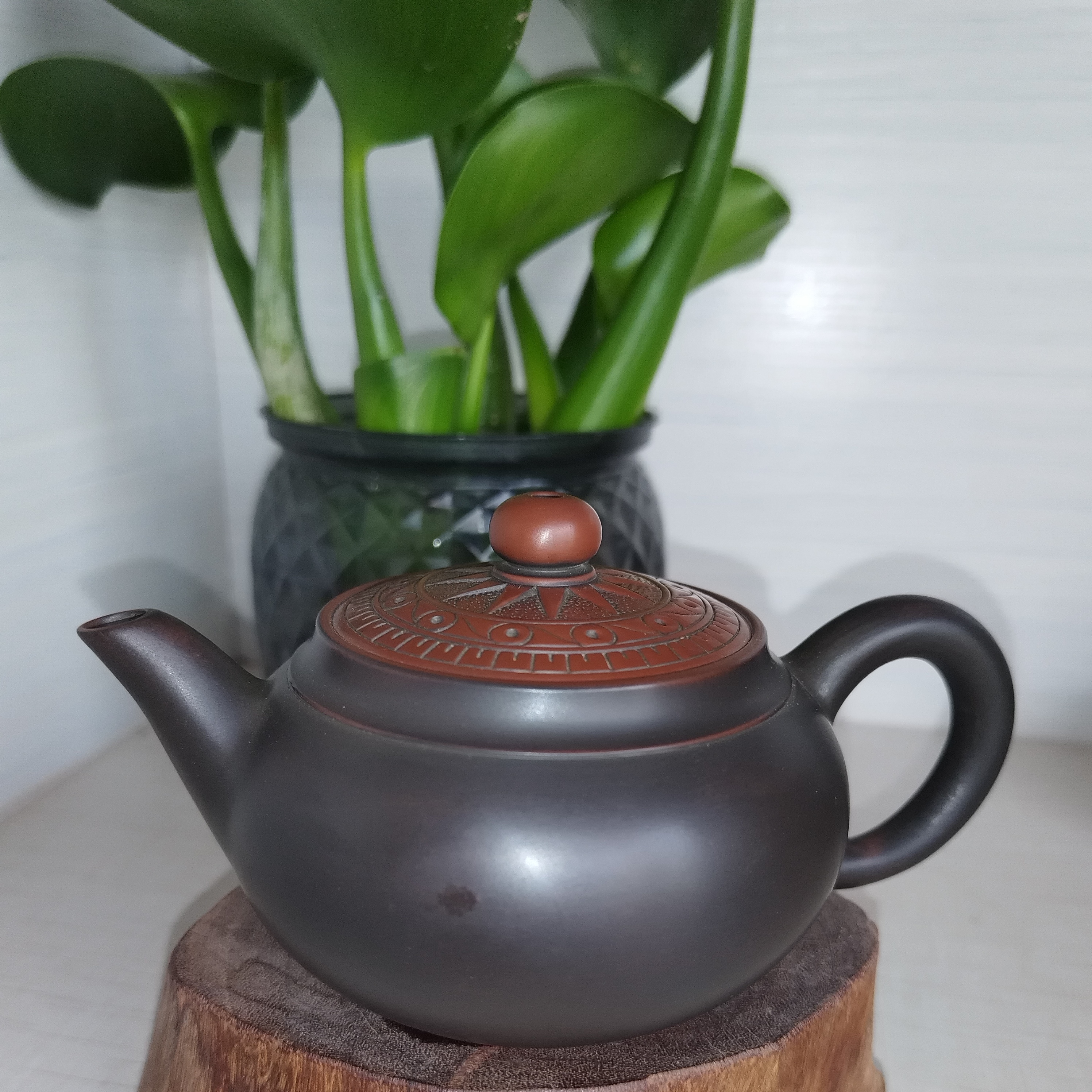 坭兴陶双色民族风鸿运当头壶，纯手工制作容量200 CC左右，