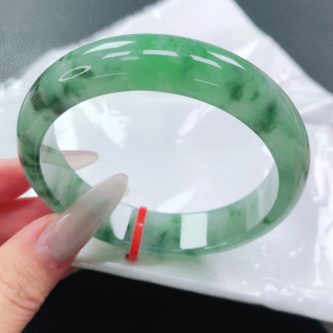 翡翠手镯未镶嵌58圈