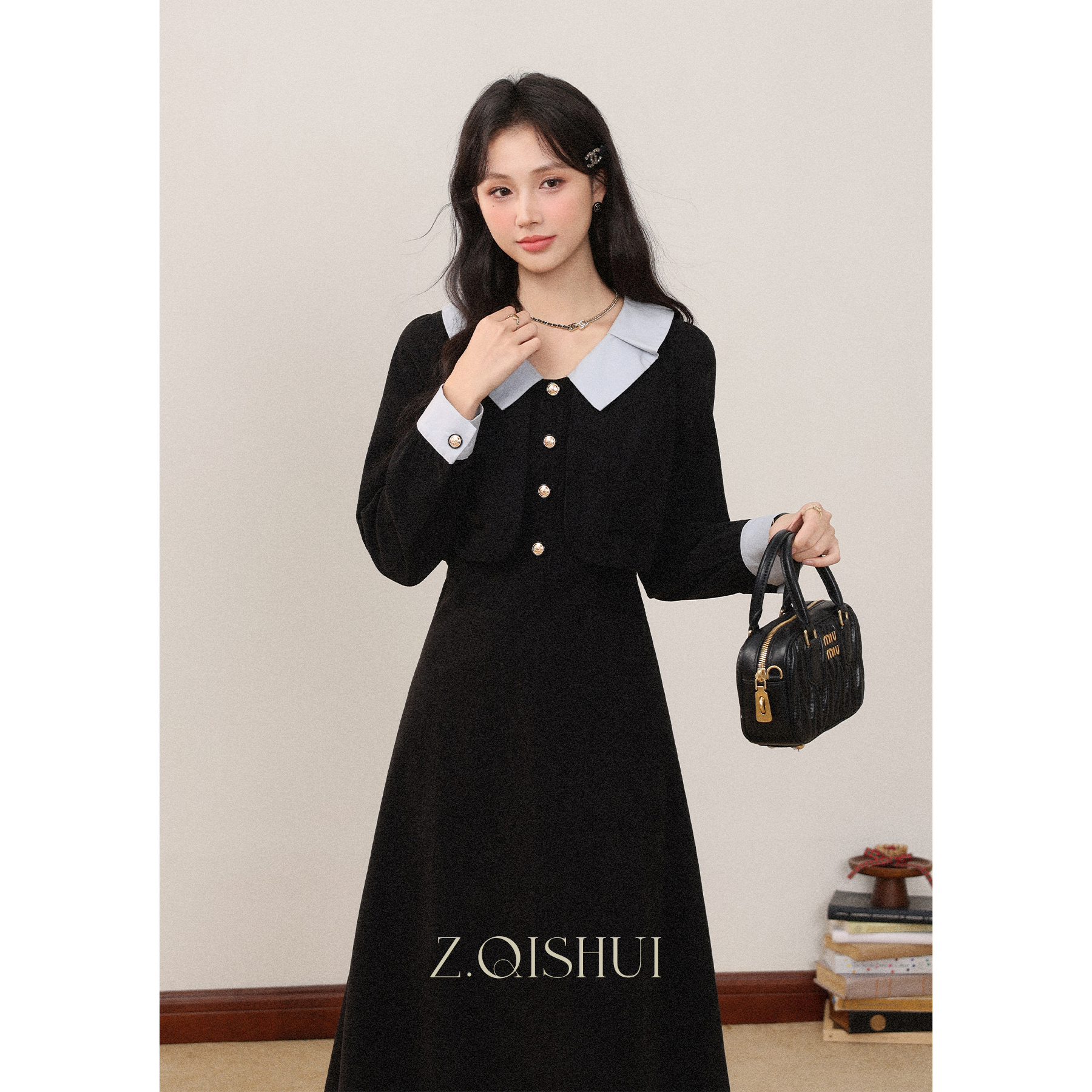张汽水秋季黑色小香风连衣裙女撞色娃娃领假两件a字长裙NZ18527