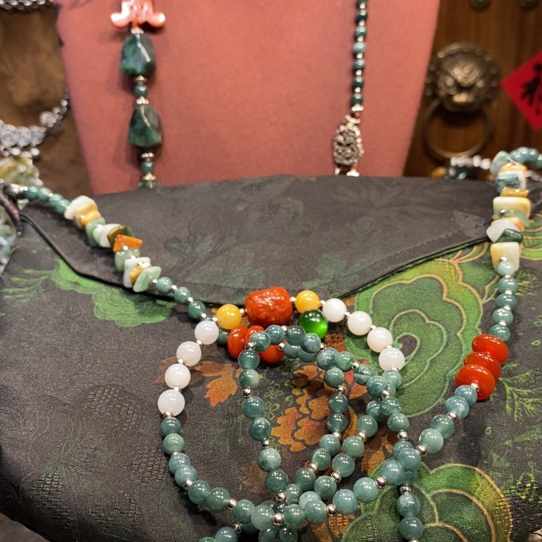 翡翠吊坠(赠链)未镶嵌