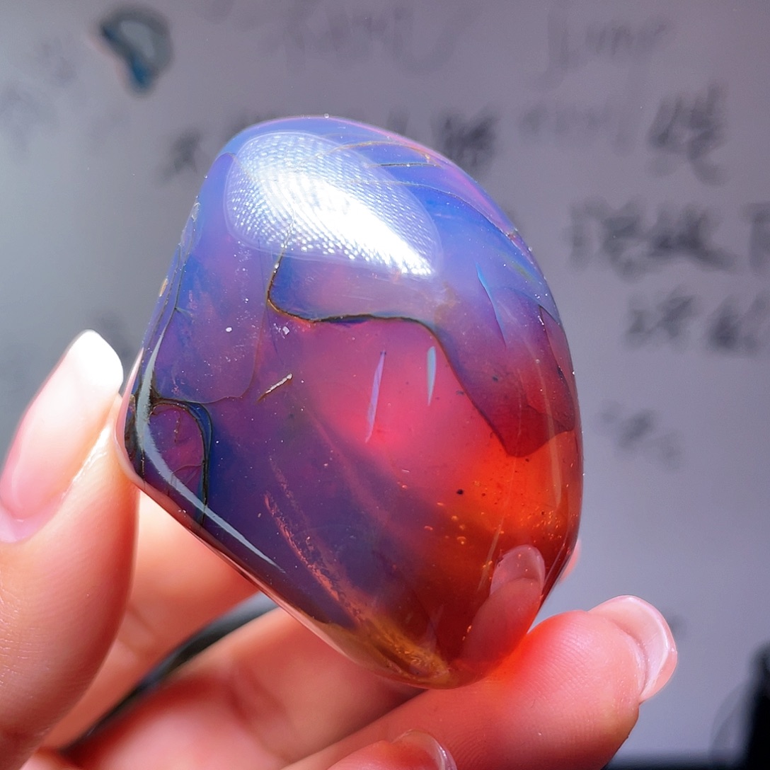 琥珀裸石未镶嵌？