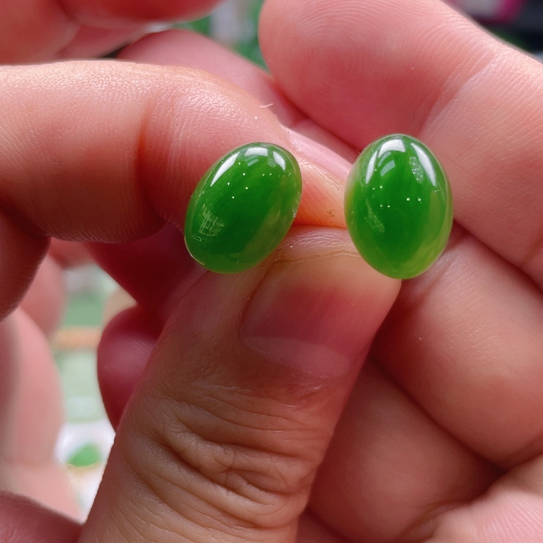 18K金镶嵌和田玉（碧玉）耳饰