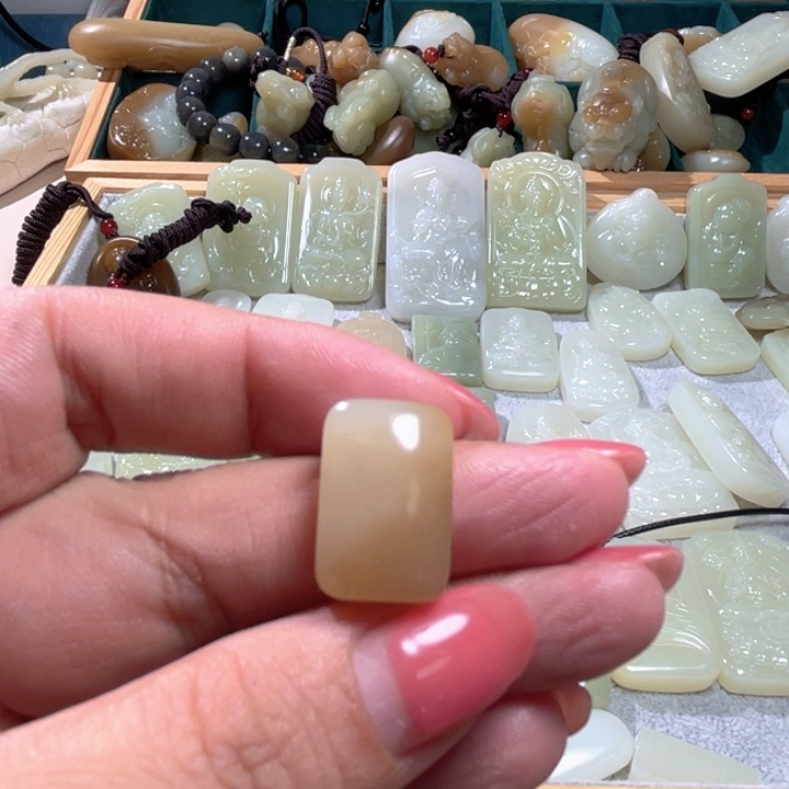 未镶嵌和田玉（糖玉）珠宝半成品