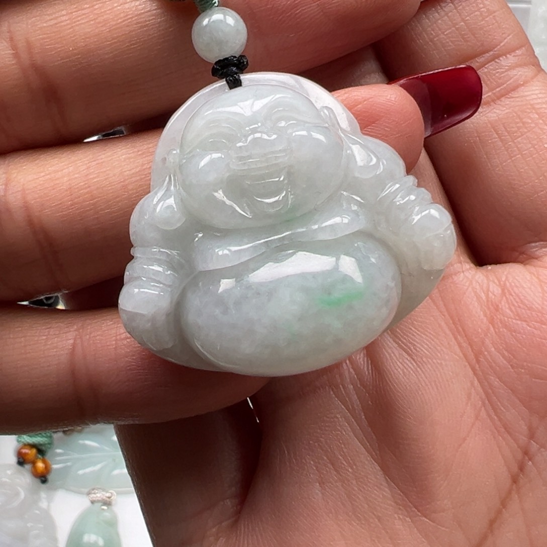 翡翠颈饰未镶嵌32.3×36.6×12.3