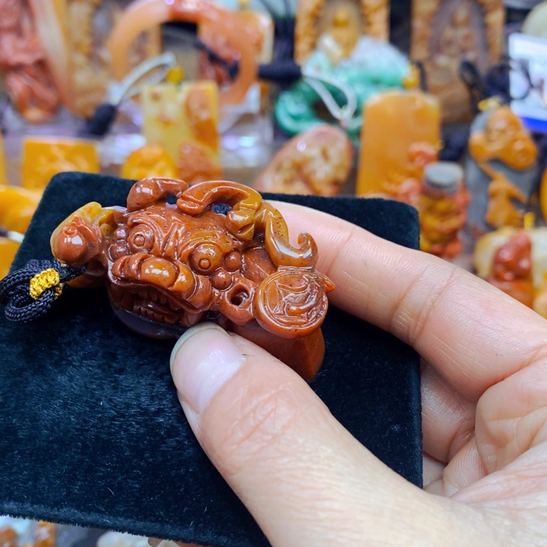 未镶嵌石英质玉（黄龙玉）吊坠(不含链)