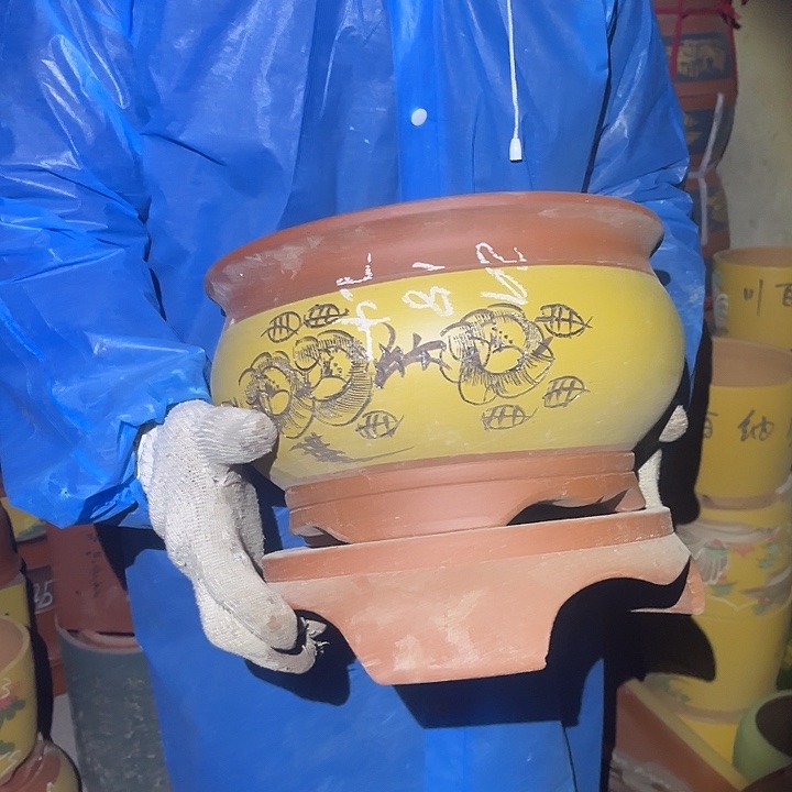 紫砂花盆紫砂花盆和一