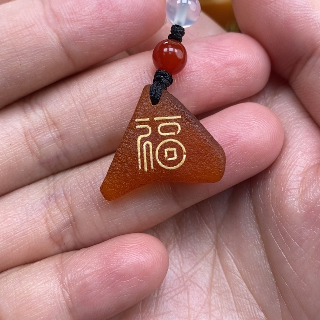 蜜蜡未镶嵌珠宝奇石