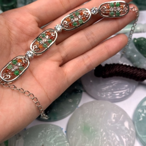 翡翠颈饰未镶嵌翡翠