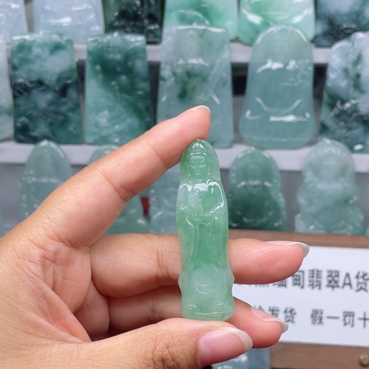 颈饰未镶嵌翡翠素衣观音