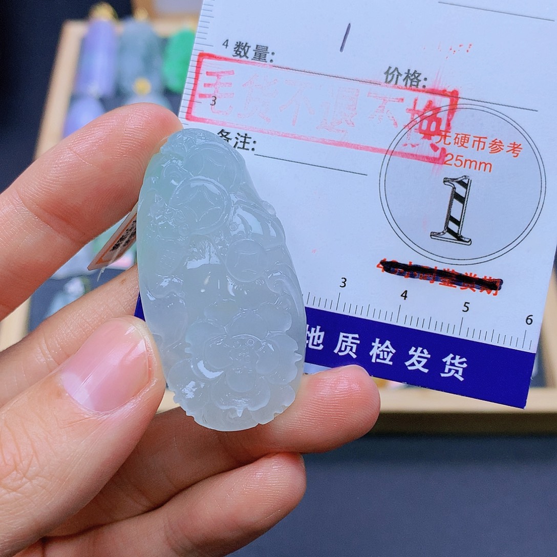 小***m翡翠未镶嵌颈饰翡翠
