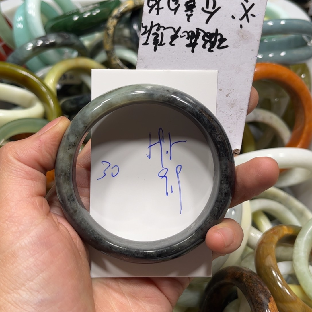 蛇纹石玉手镯未镶嵌