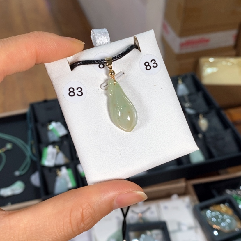 【闪购商品】翡翠未镶嵌颈饰猛***喜