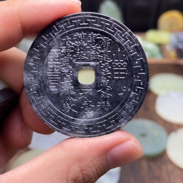 蛇纹石玉挂件未镶嵌