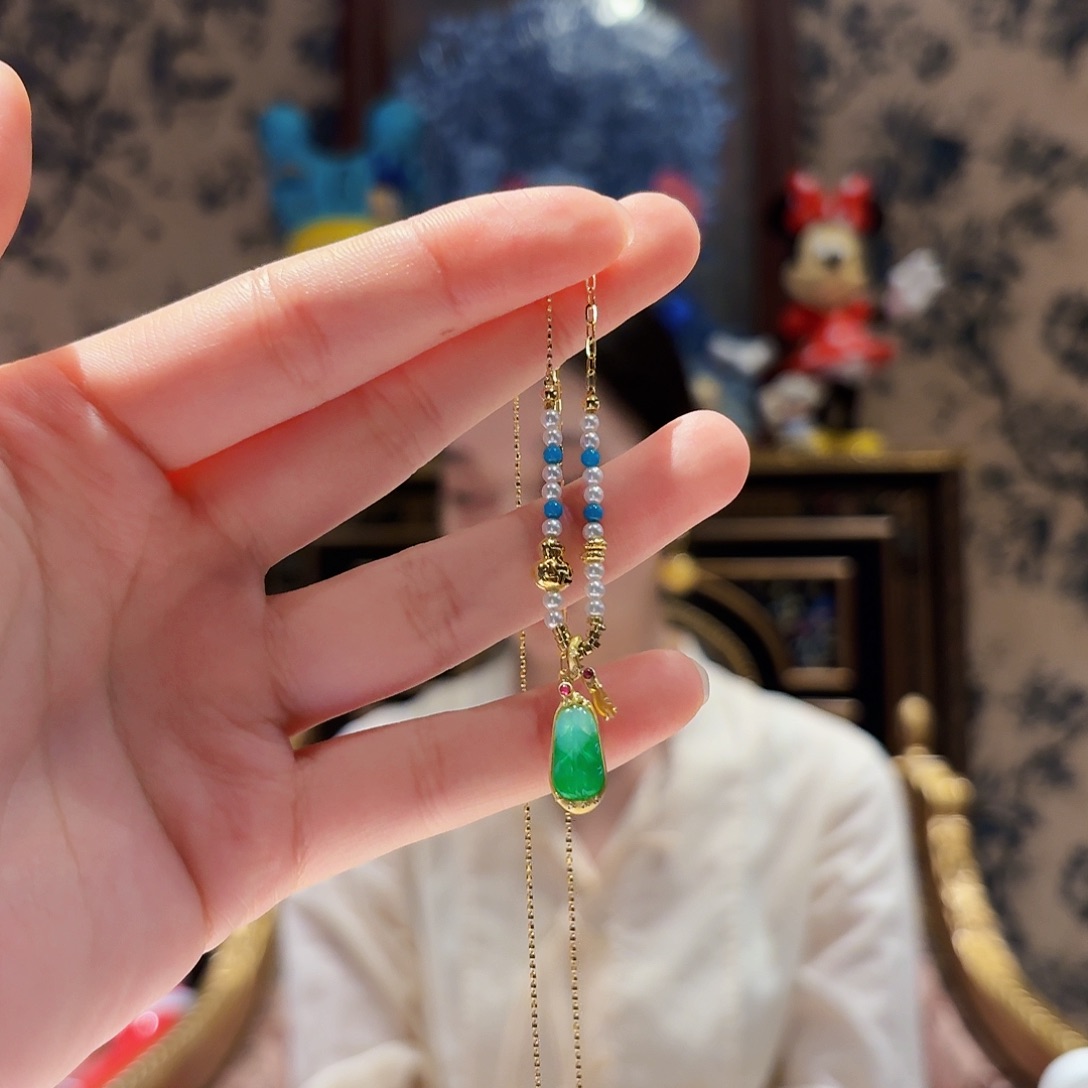 翡翠18K金镶嵌颈饰颈饰