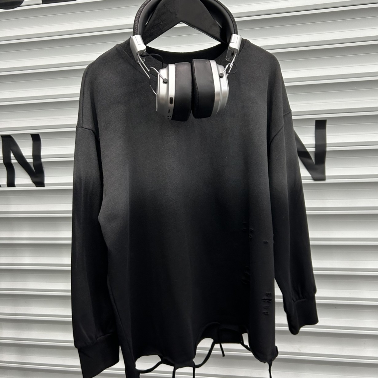 男童韩版2026春季款喷白破洞休闲圆领长袖T恤百搭