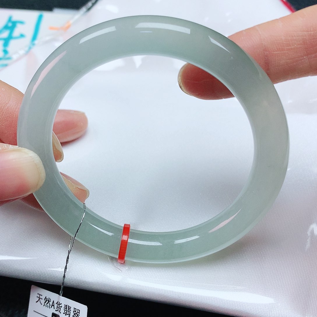 翡翠手镯未镶嵌52圈