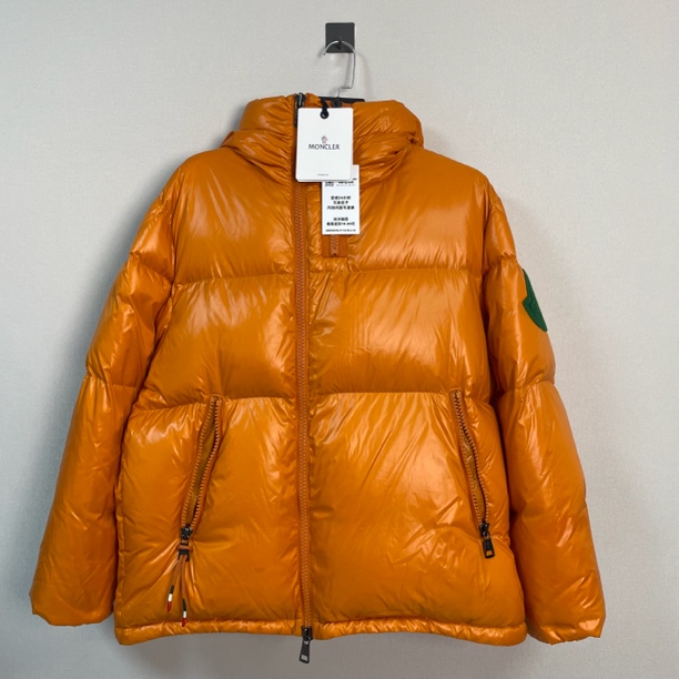 未使用 MONCLER 盟可睐亮面袖标羽绒服/3码/带吊/价13000