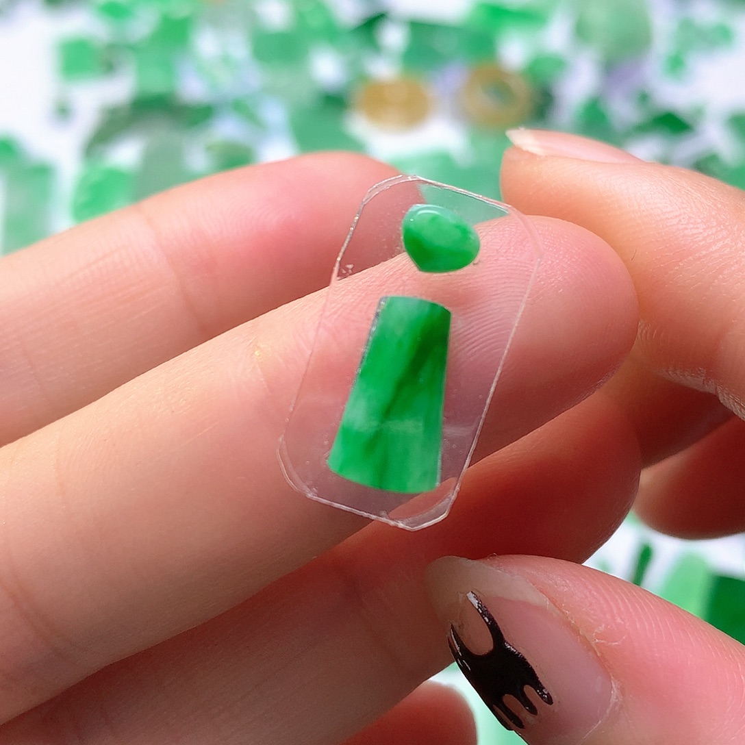 翡翠未镶嵌颈饰无事