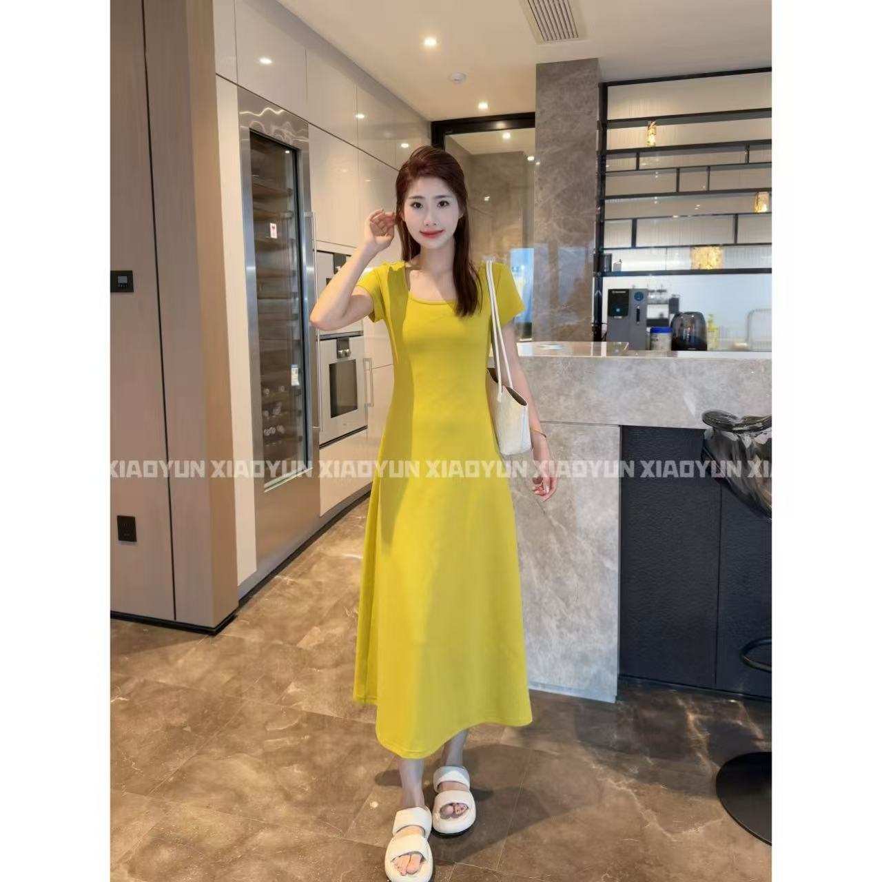 两色方领连衣裙 小允姐姐2025新款时尚气质高级两色方领连衣裙