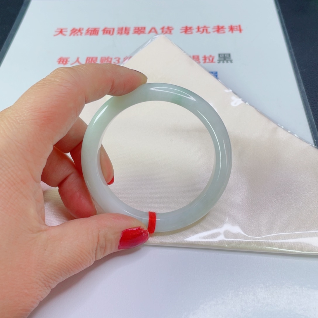 翡翠手镯未镶嵌称****）