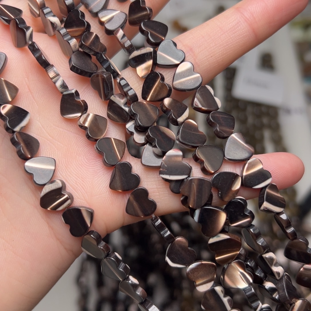 玛瑙/玉髓合金珠宝半成品K408。8mm天然黑金贝爱心边孔一条