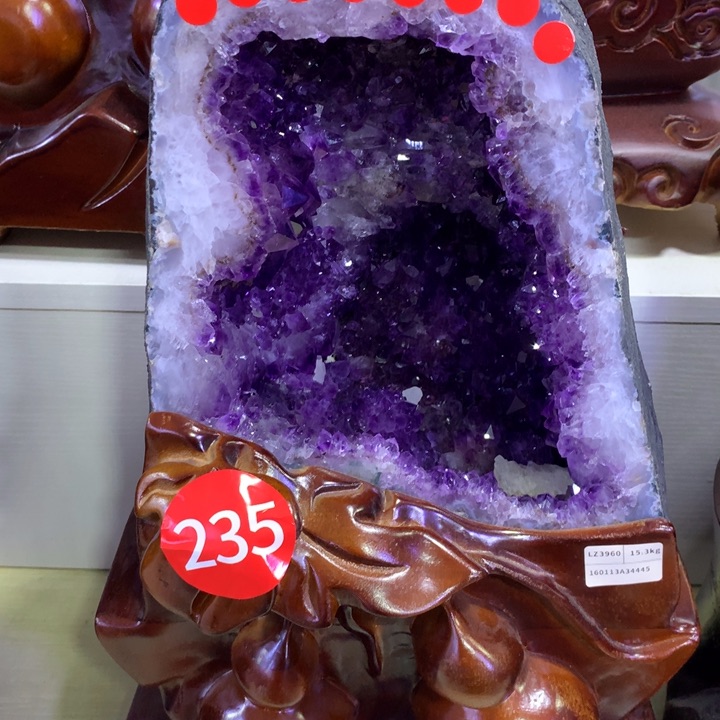 织绣乌拉圭紫水晶