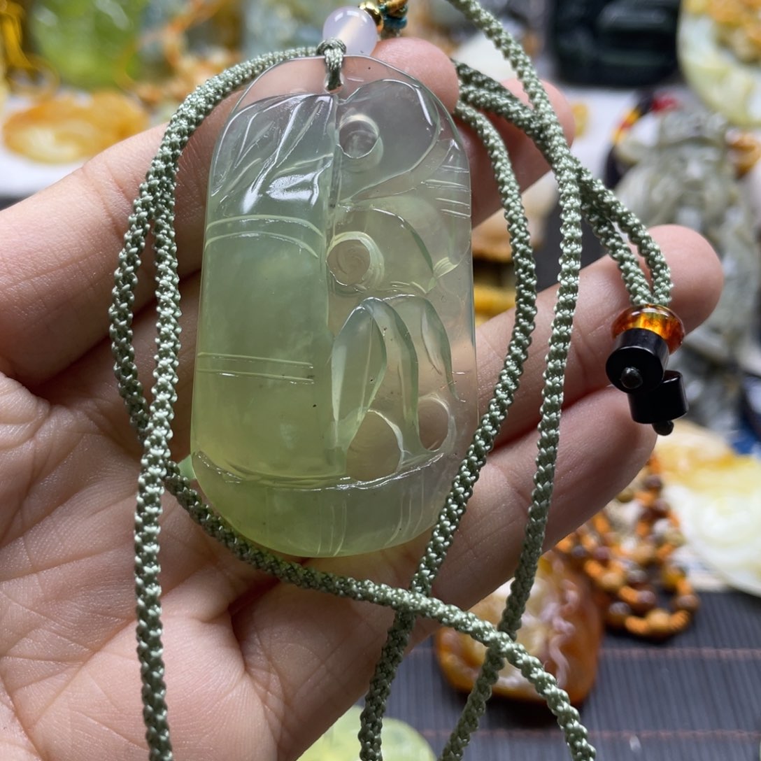 蛇纹石玉颈饰未镶嵌