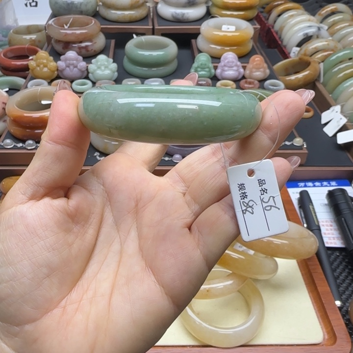 石英岩玉未镶嵌手镯水线