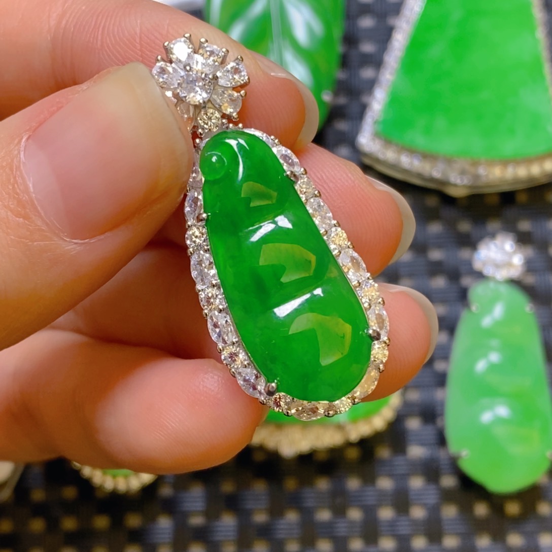 翡翠颈饰银S925镶嵌吊坠