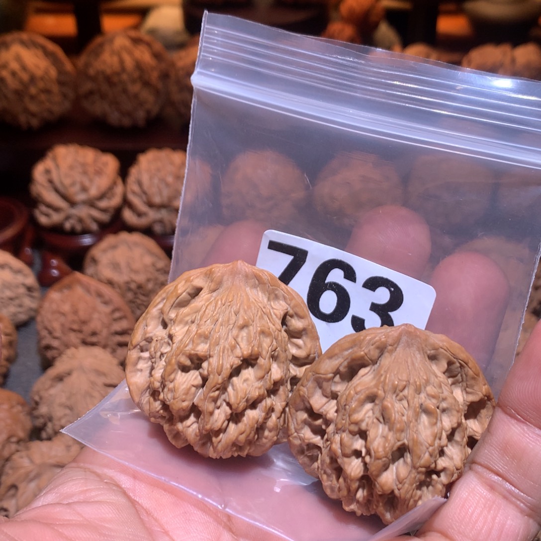 把件桃核虎头41一对39一对磕尖处理