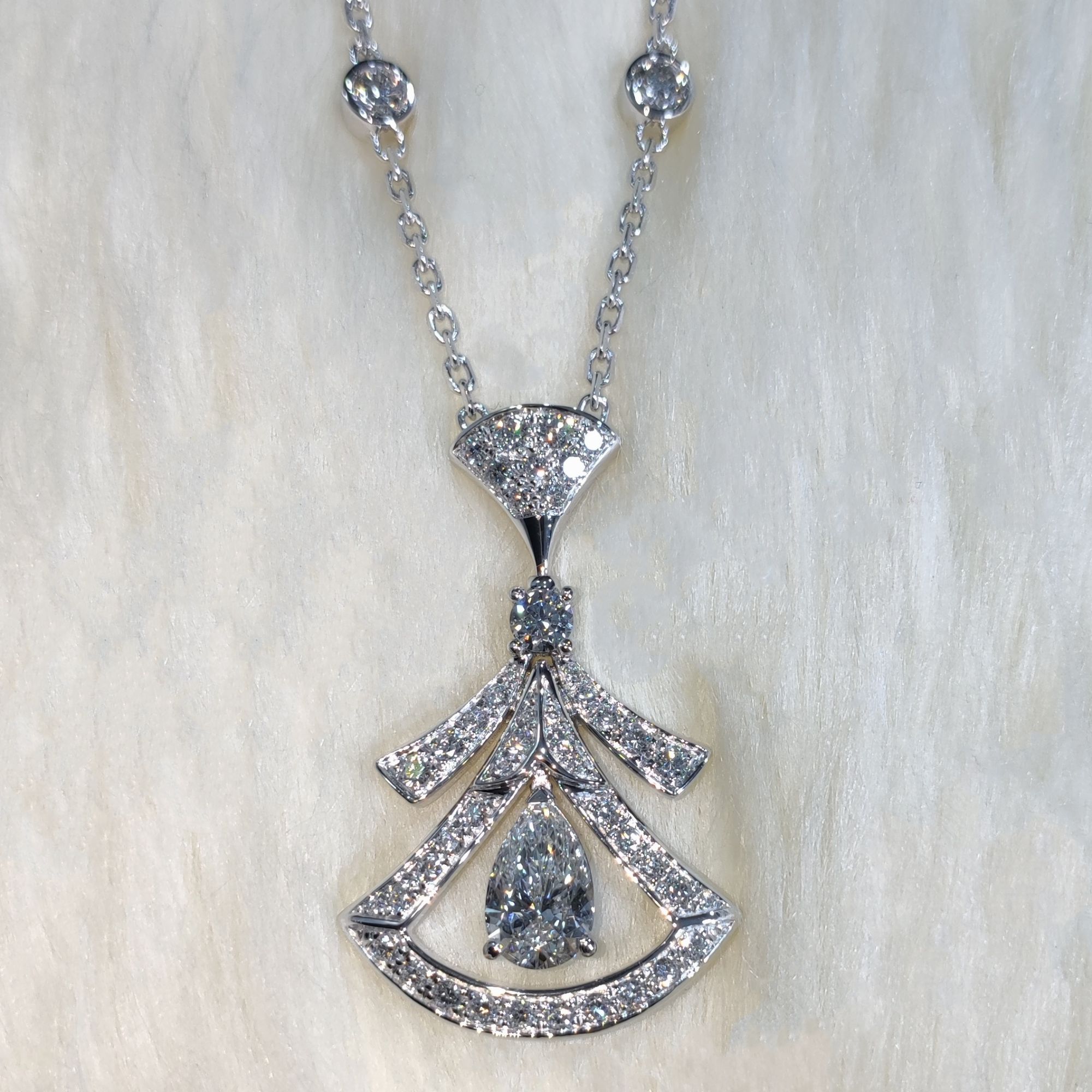 实验室培育钻石【宝丽亚】白金满钻水滴大号裙子项链