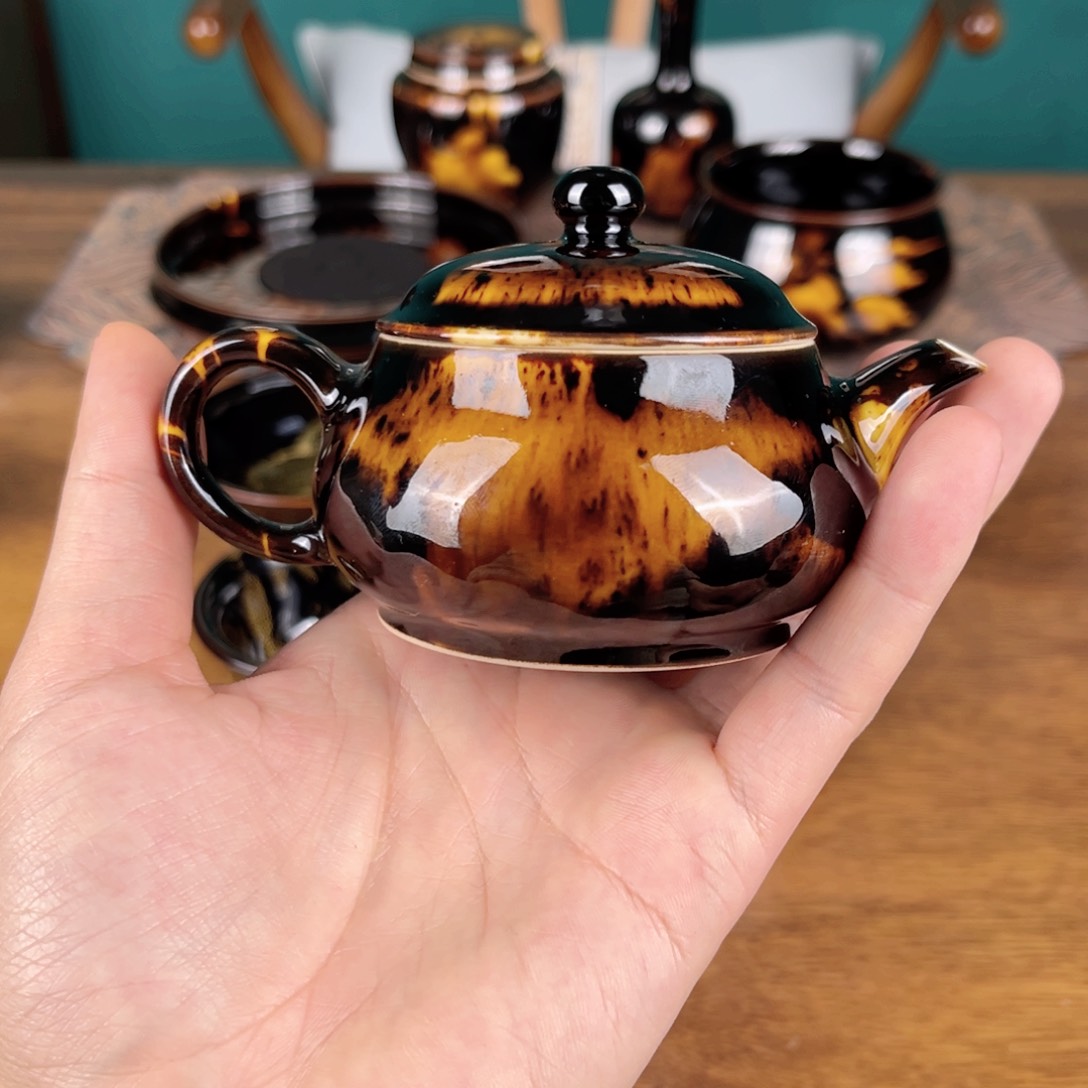 壶四**?玳瑁釉微瑕壶