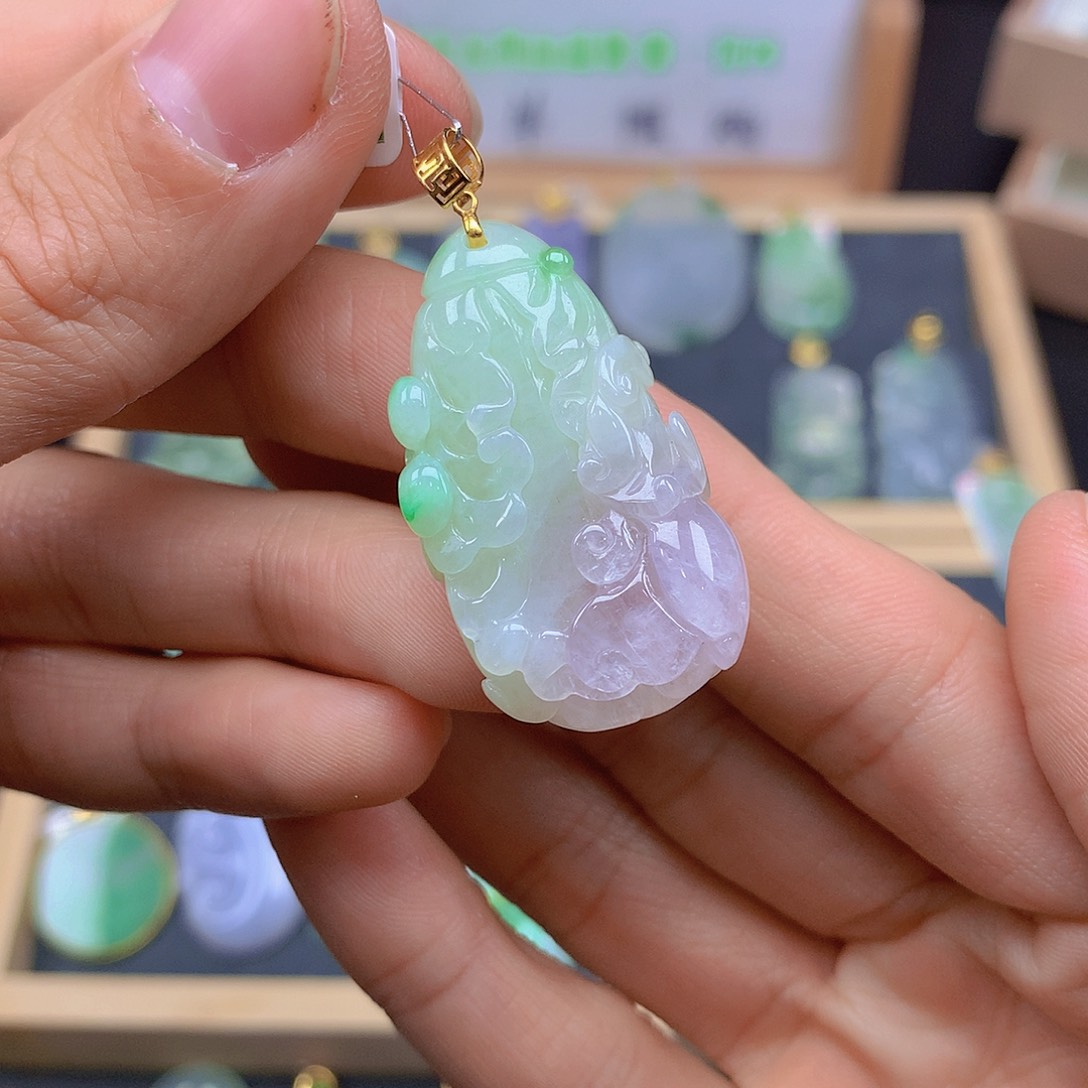 翡翠颈饰18K金镶嵌翡翠