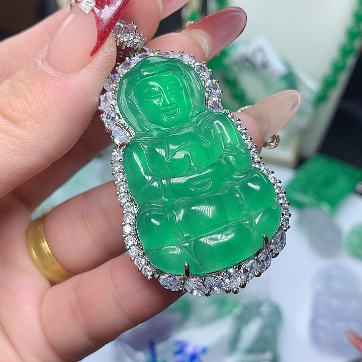 翡翠吊坠(赠链)未镶嵌