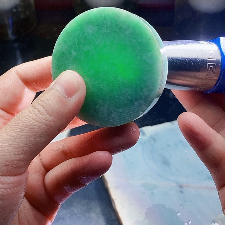 翡翠未镶嵌颈饰毛料16