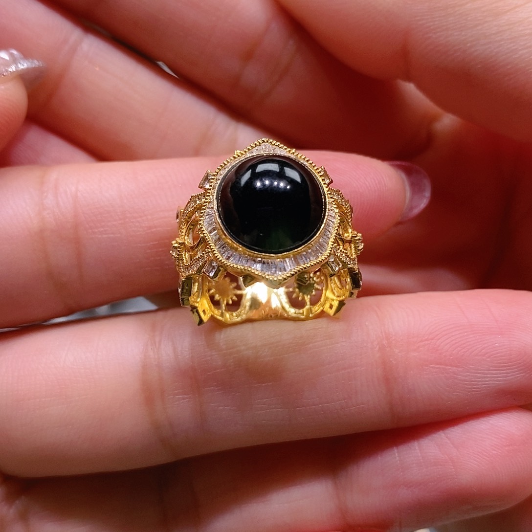 翡翠戒指18K金镶嵌懒***?