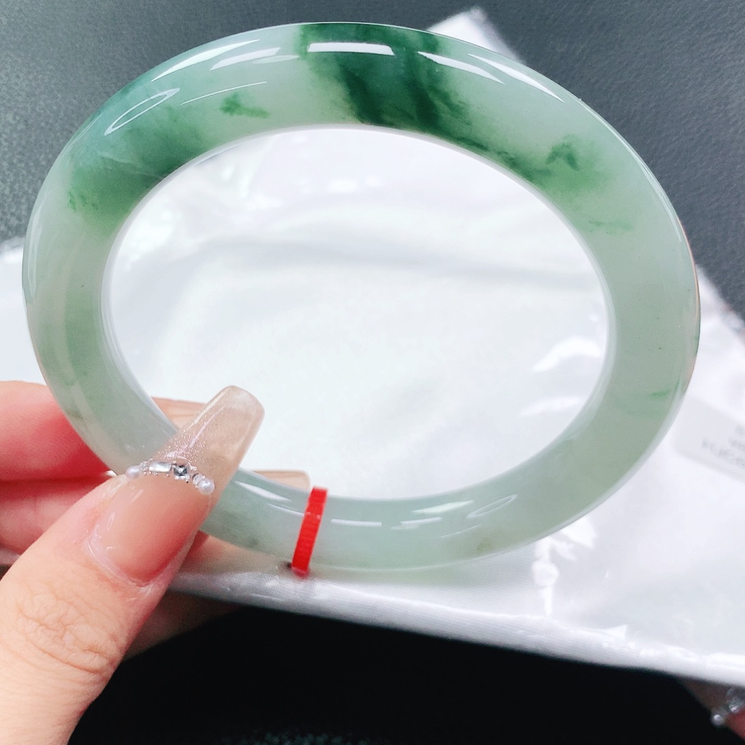 翡翠手镯未镶嵌61圈