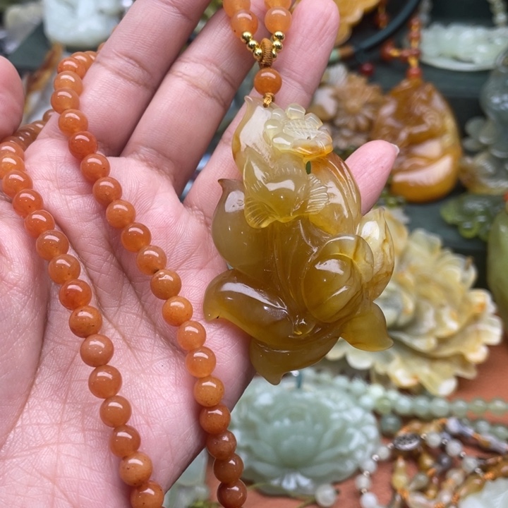 蛇纹石玉吊坠合金