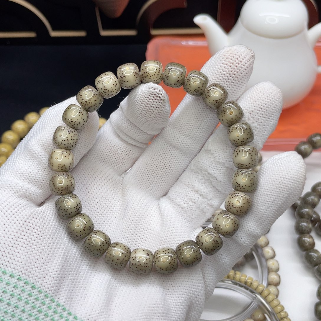 星月菩提吊坠20。9.5/8.5灰冰通体留白