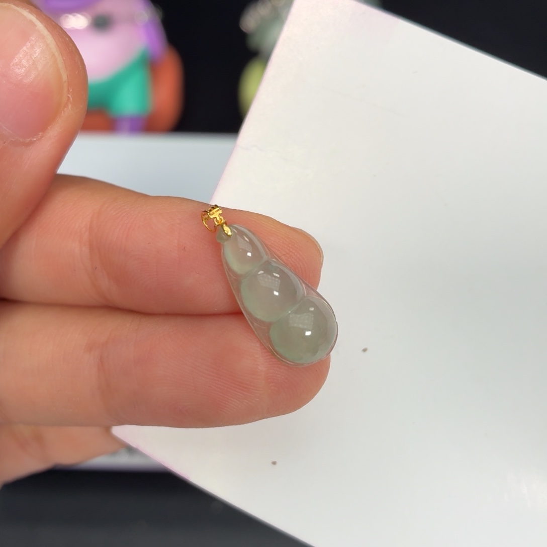 翡翠18K金镶嵌颈饰冰豆子