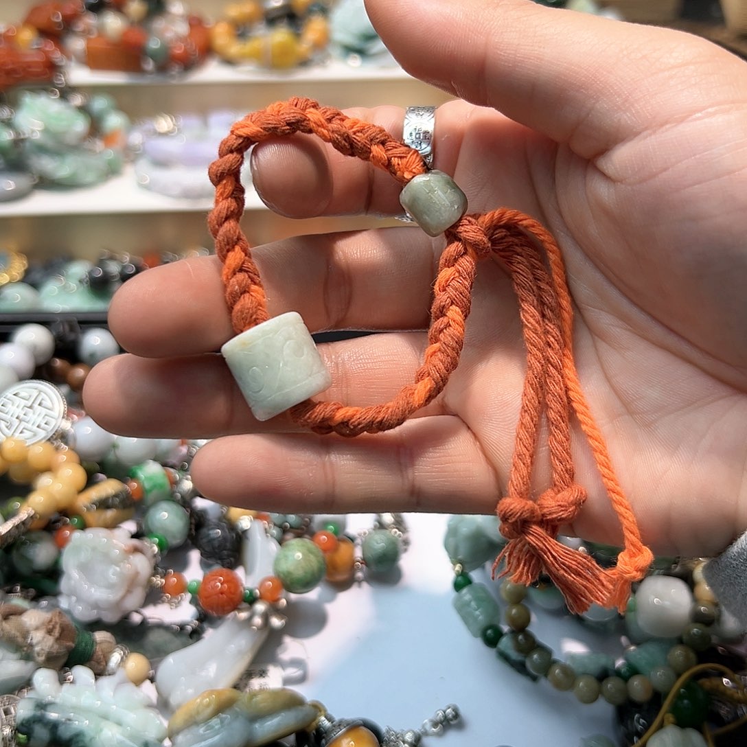 翡翠颈饰未镶嵌手串