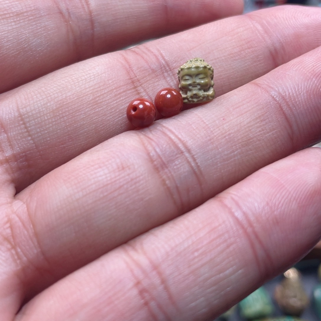 南红玛瑙配饰未镶嵌