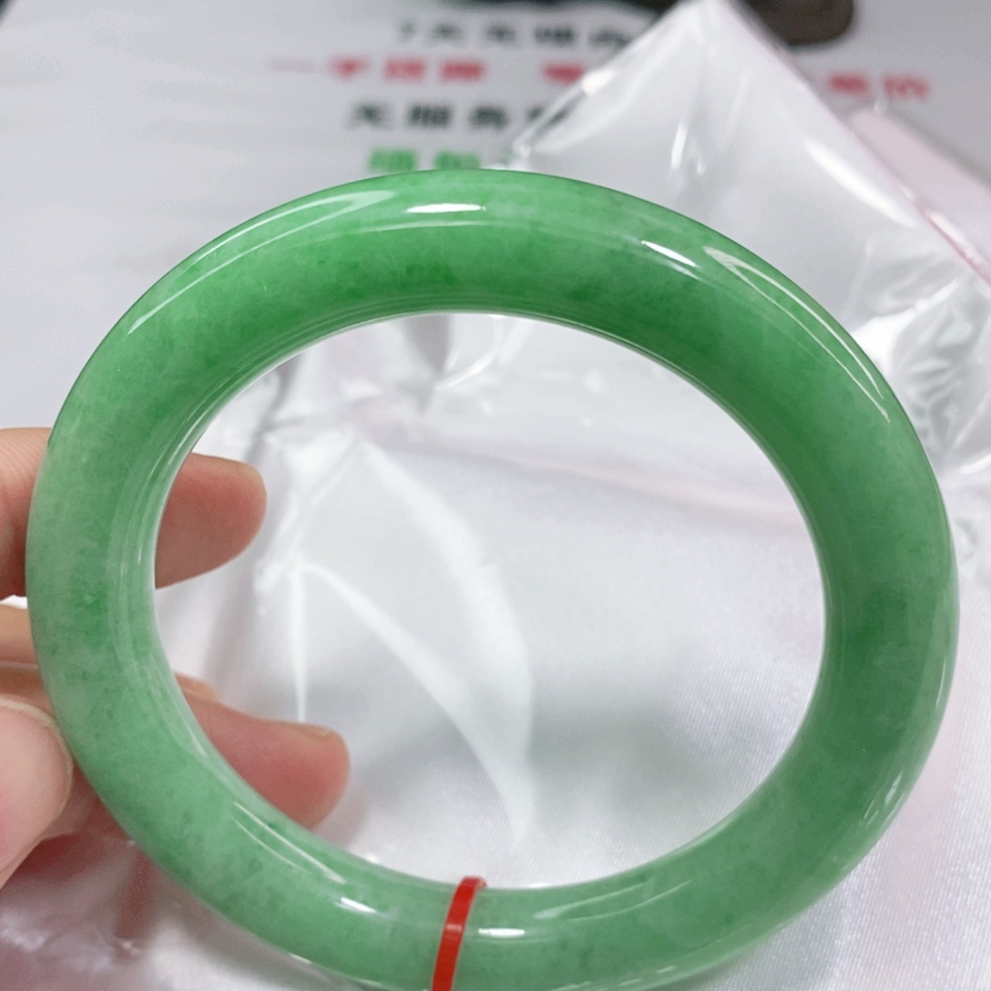 翡翠手镯未镶嵌59.2圈口圆条