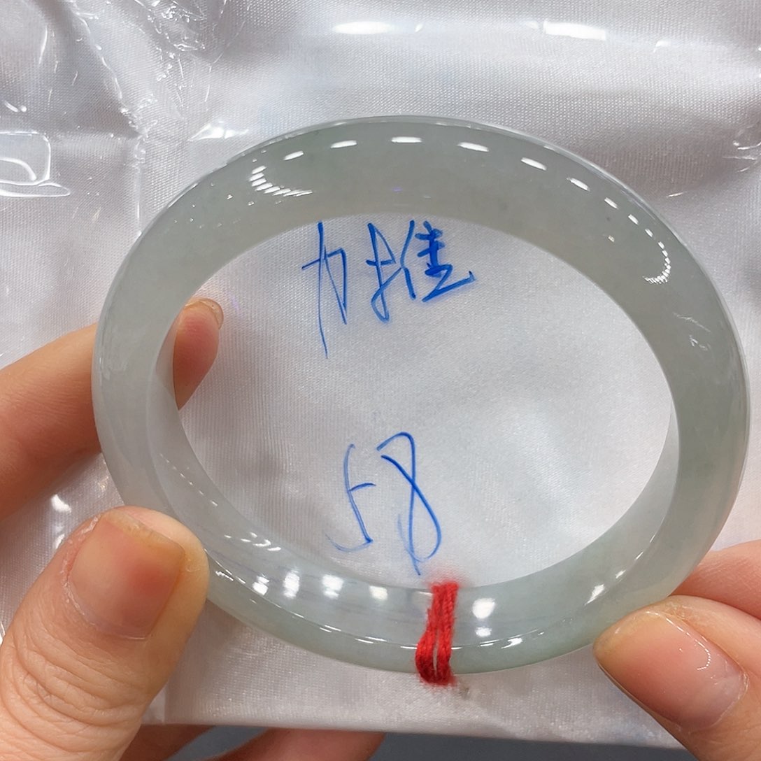 翡翠手镯未镶嵌翡翠手镯