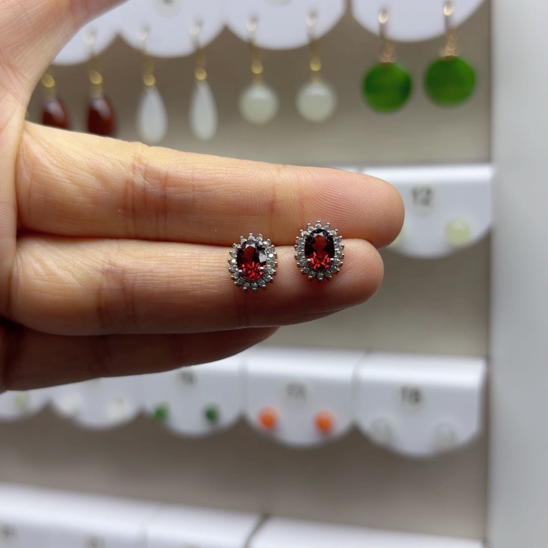 银S925镶嵌耳饰石榴石（芬达石）