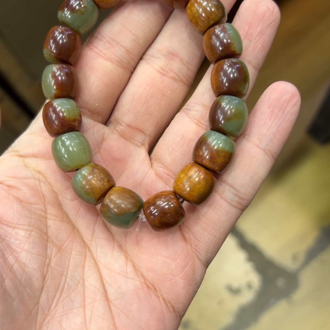 透闪石质玉手链未镶嵌P****德