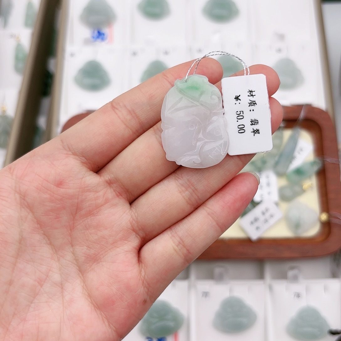 翡翠颈饰未镶嵌鱼