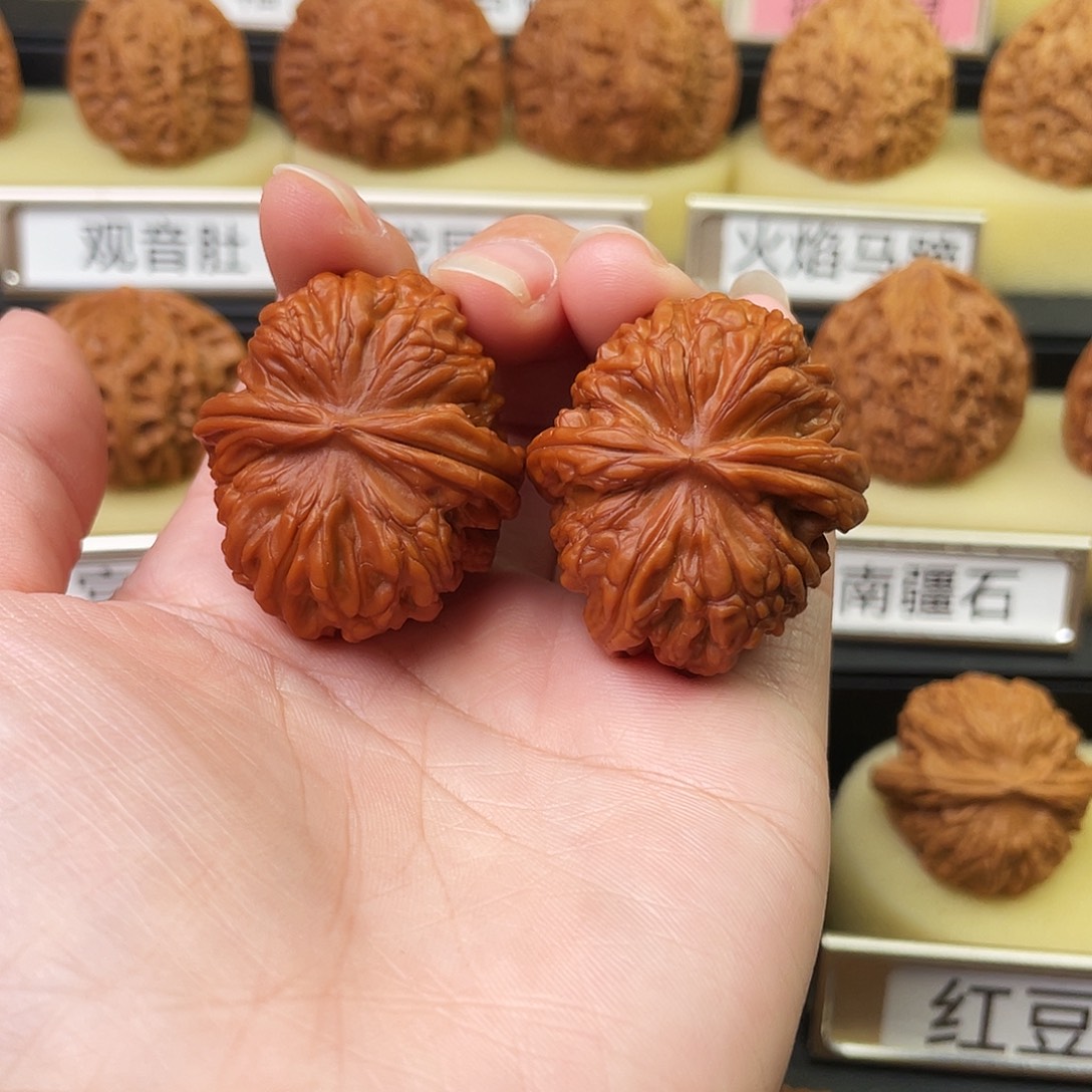 文玩核桃吊坠麒麟元宝976